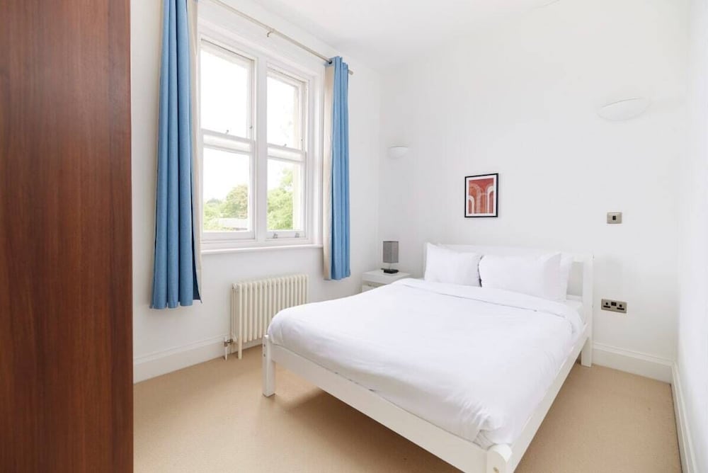 Фото The Woolwich Retreat - Enticing 5bdr House With Parking