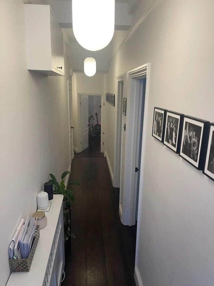 Фото Lovely 2 Bedroom Apartment Close to Putney Riverside