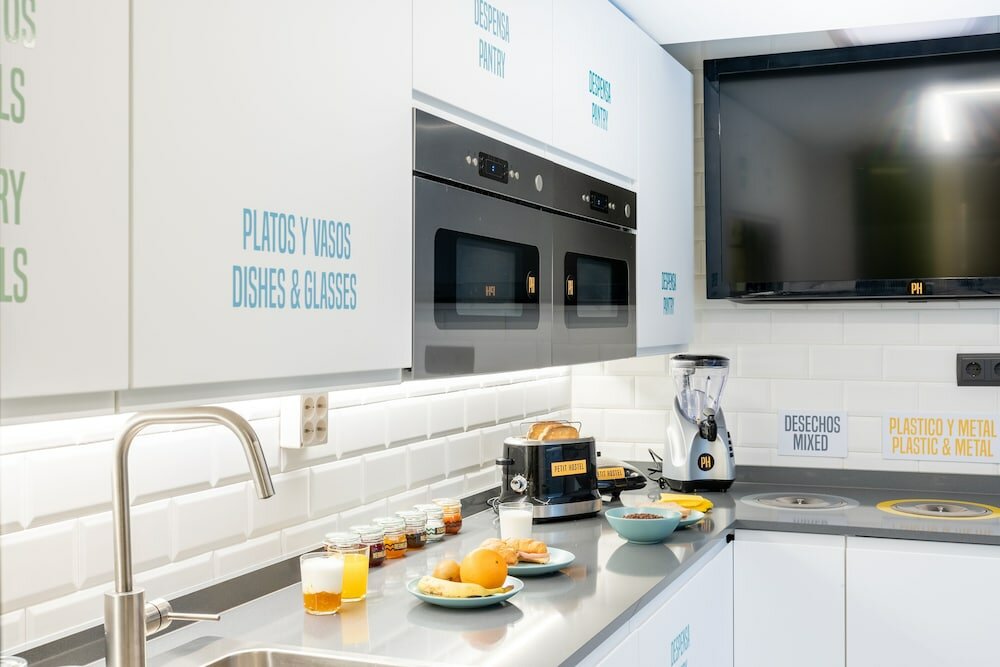 Фото Petit Hostel Palacio Real