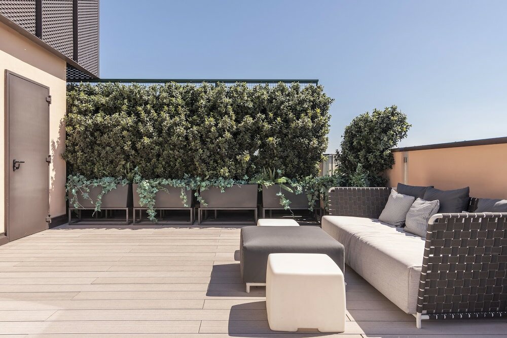 Фото Easyhomes - Central Tower