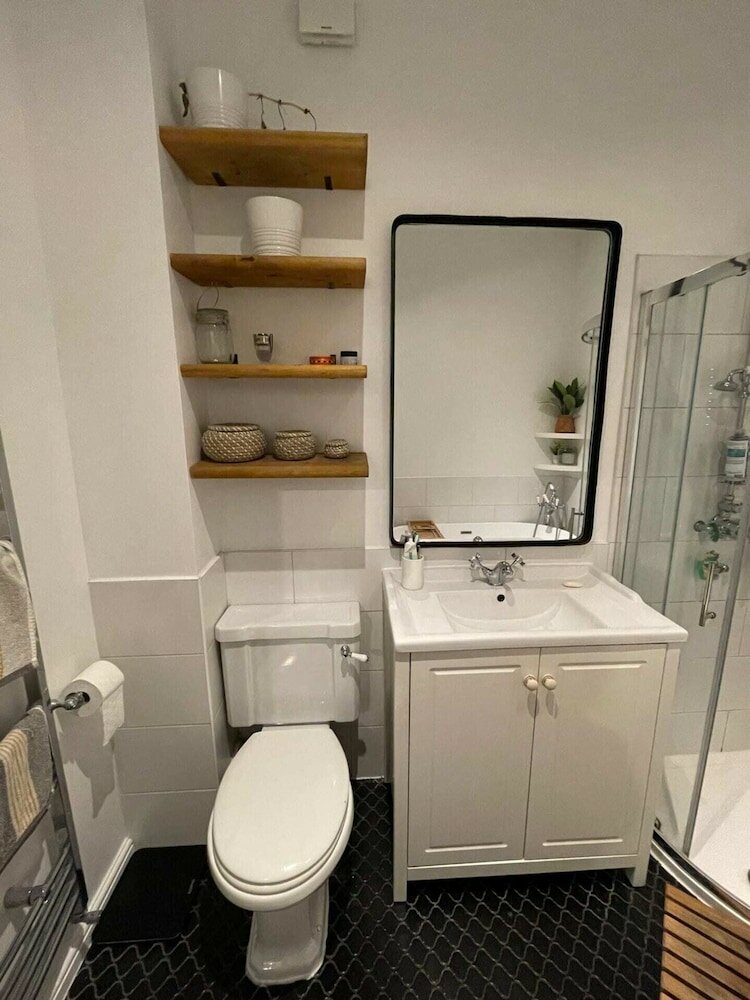 Фото Chic Farmhouse-style Flat - Walthamstow Village!