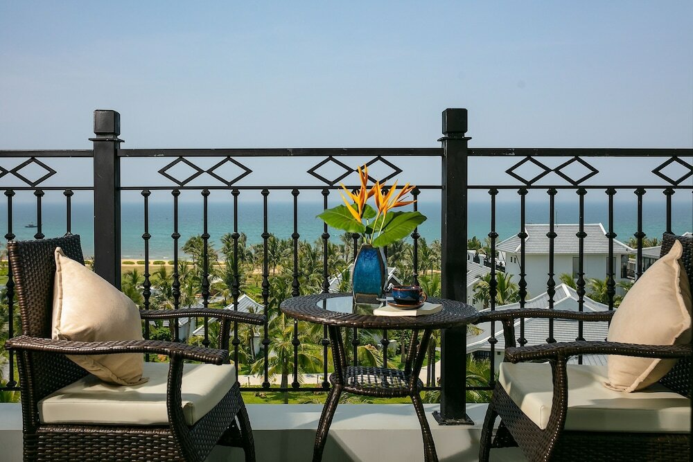 Фото Bliss Hoi An Beach Resort & Wellness