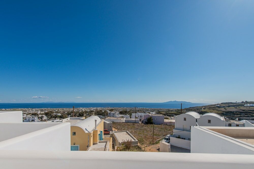 Фото Golden View Jacuzzi Suites