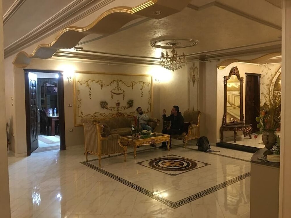 Фото Penthouse Apartment Pyramids view