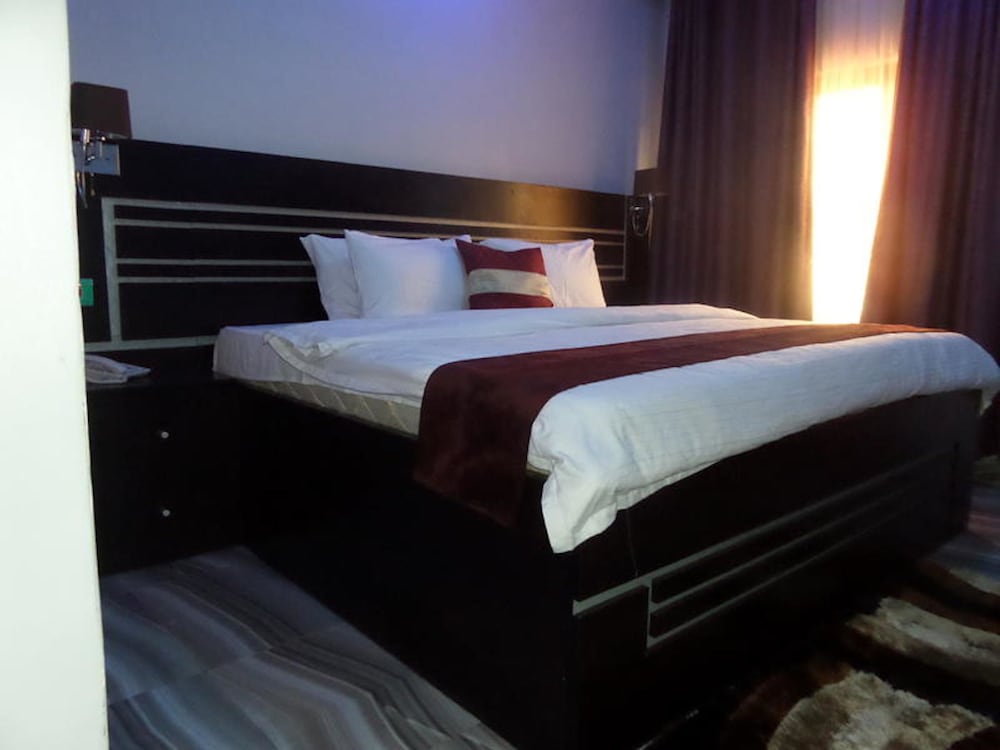 Фото White Court View Hotel