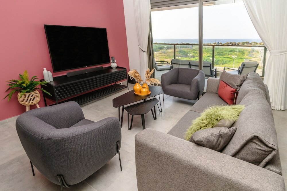 Фото Modern with Balcony Over Looking the Sea