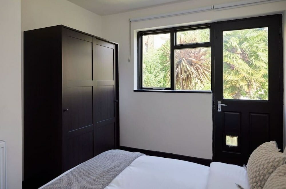 Фото The Battersea Crib - Dazzling 3bdr Flat With Garden