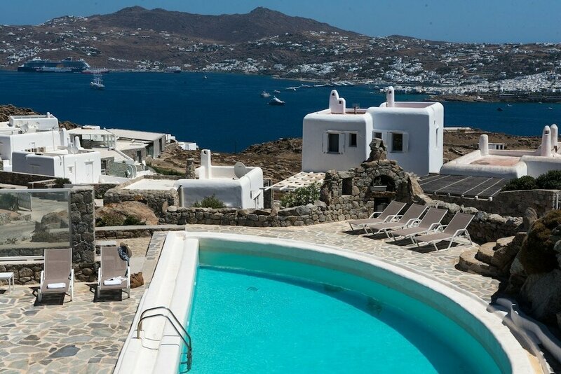 Гостиница Elegant villa with ocean views & 2 pools