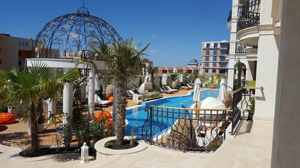 Фото Harmony Suites Saint Vlas