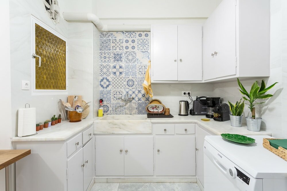 Фото A short walk to Syntagma and Plaka