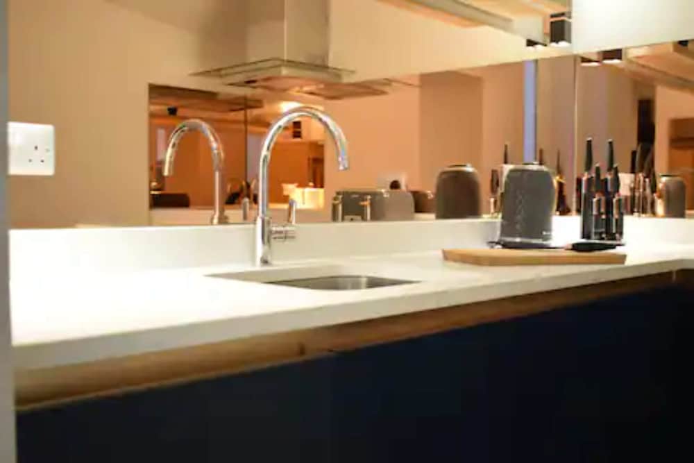 Фото Spacious and Modern Apartment in Pimlico