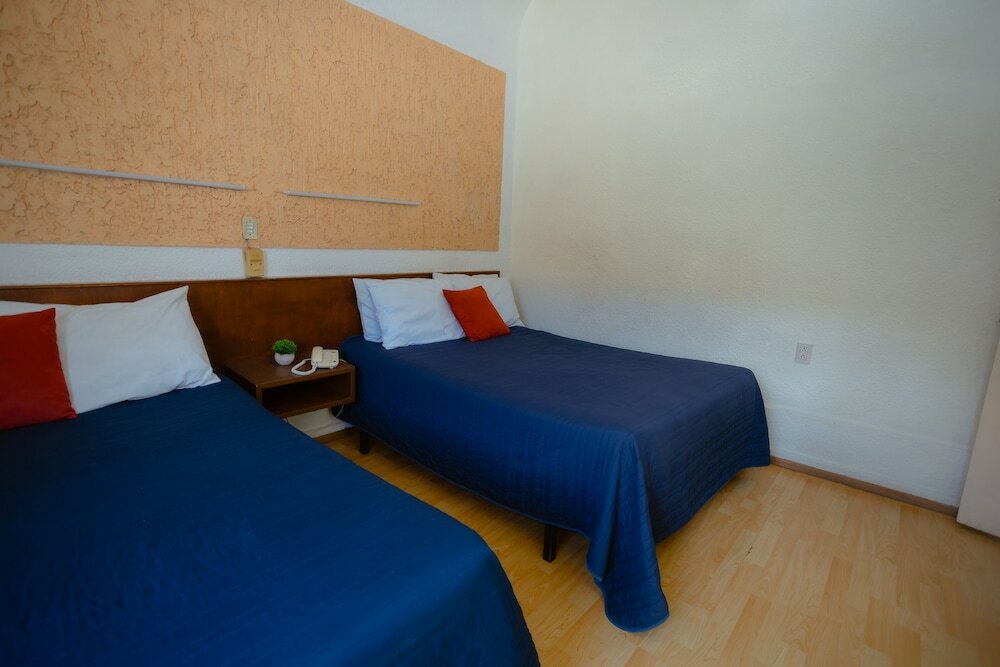 Фото Hotel Zacatecas Courts