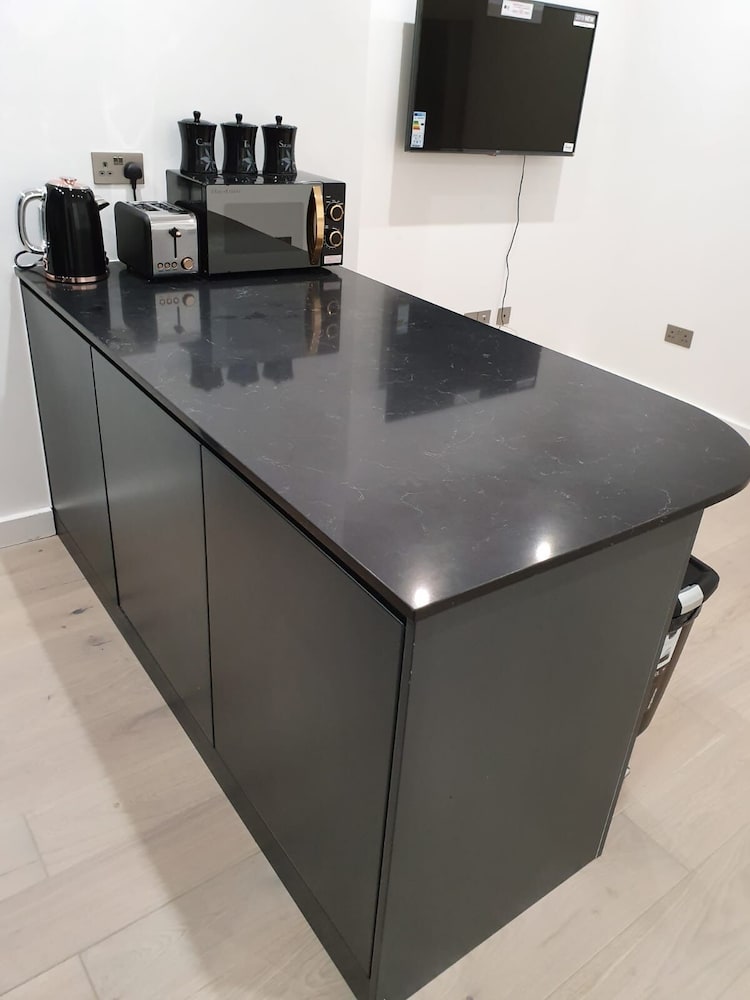 Фото Perfect Holiday Escape - 1 and 2 Bedroom Deluxe Apartments at Liverpool Street