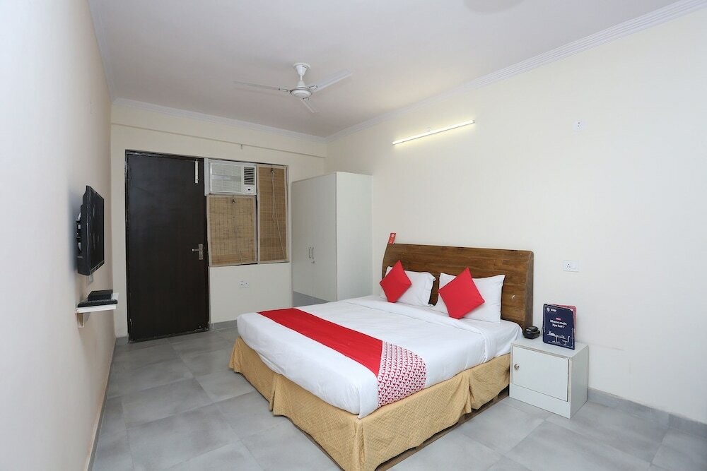 Фото Oyo 28670 Hotel Dev Palace