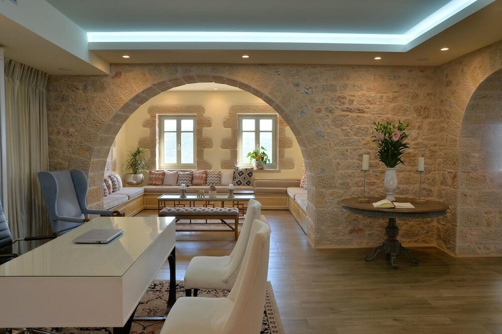 Фото Akrolithi Boutique Hotel