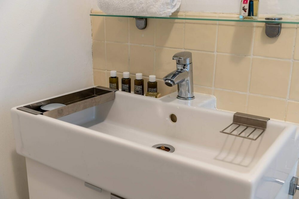 Фото Charming One Bed Abode In East Putney