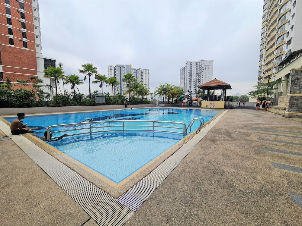 Фото Duta Hotel & Residence by Sarahs Lodge