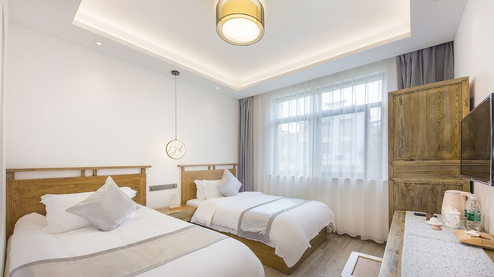 Фото Floral Hotel Red Forest Yuyao