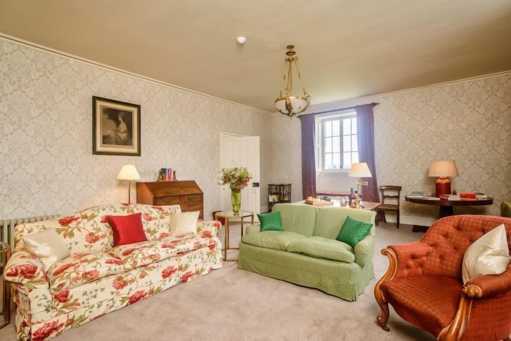 Фото Balvaird Wing at Scone Palace