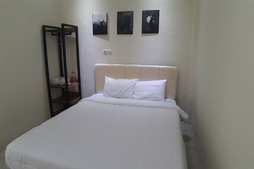 Фото Oyo 90299 Corner Guest House