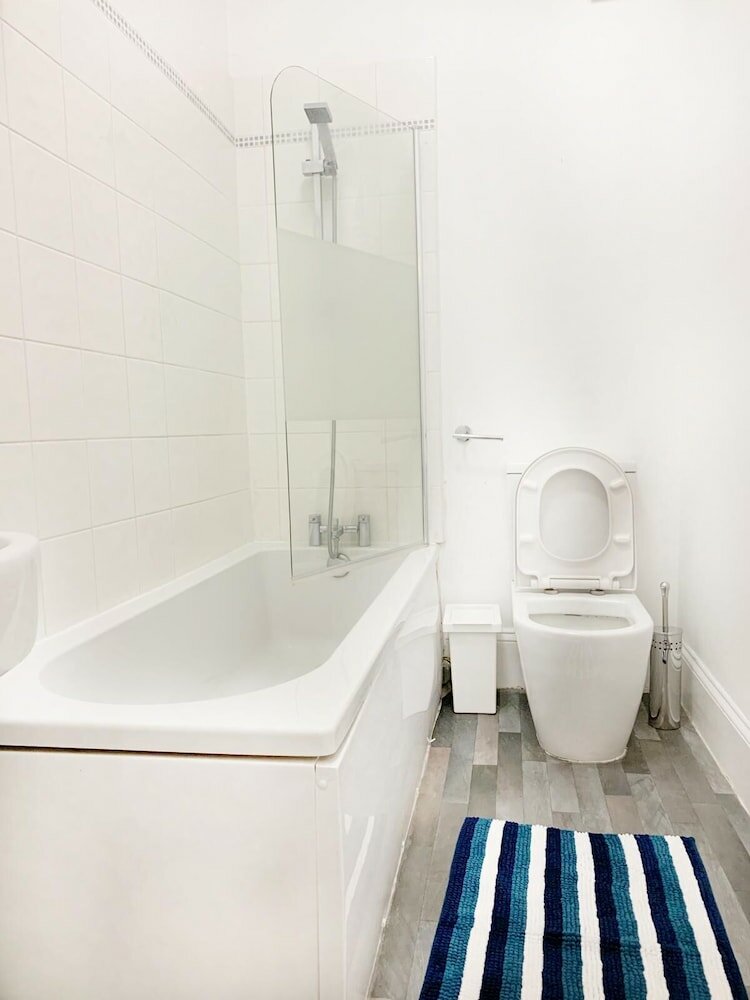 Фото 20 Forest Drive West Apartments