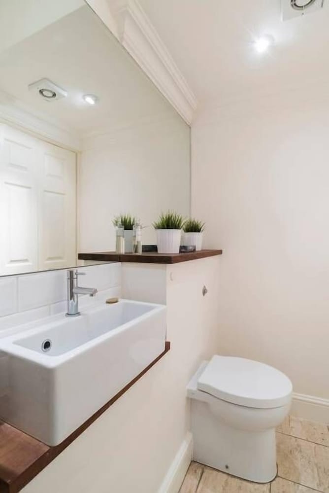 Фото Lovely 3 bedroom house South Kensington