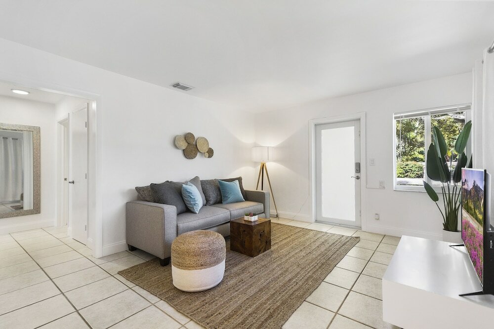 Фото Alani Bay Premium Condos