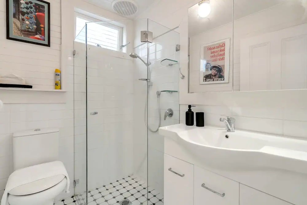 Фото Charming Workers Cottage in a Perfect Enclave