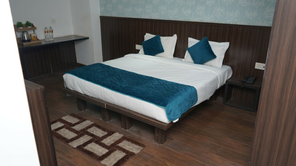 Фото Qotel Hotel Rajori Garden