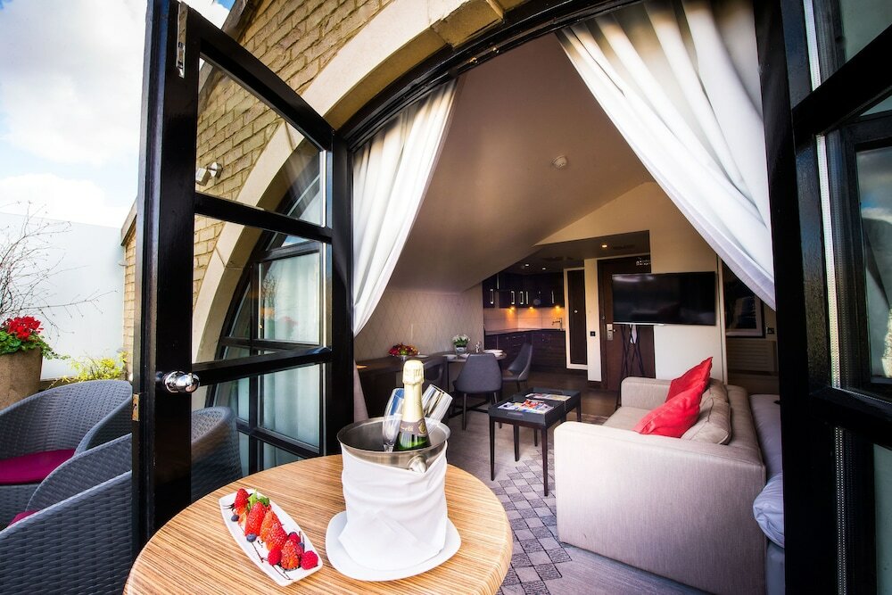 Фото DoubleTree by Hilton London Kensington