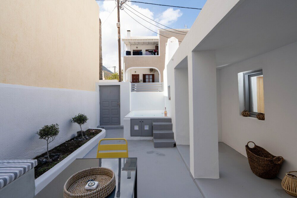 Фото Villa Tholos with Private Jacuzzi