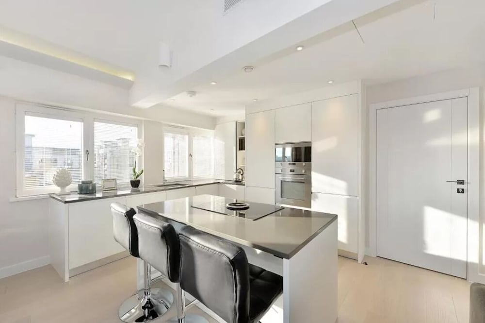 Фото Vauxhall Bridge Road by Q Apartments