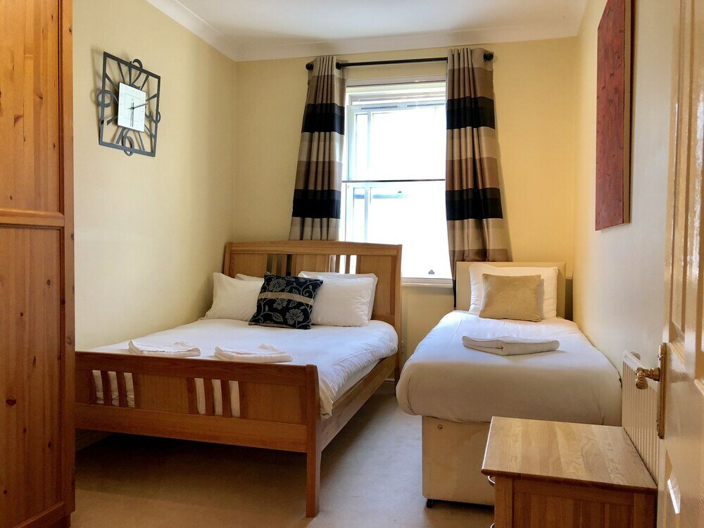 Фото Apartment Next to Victoria Station