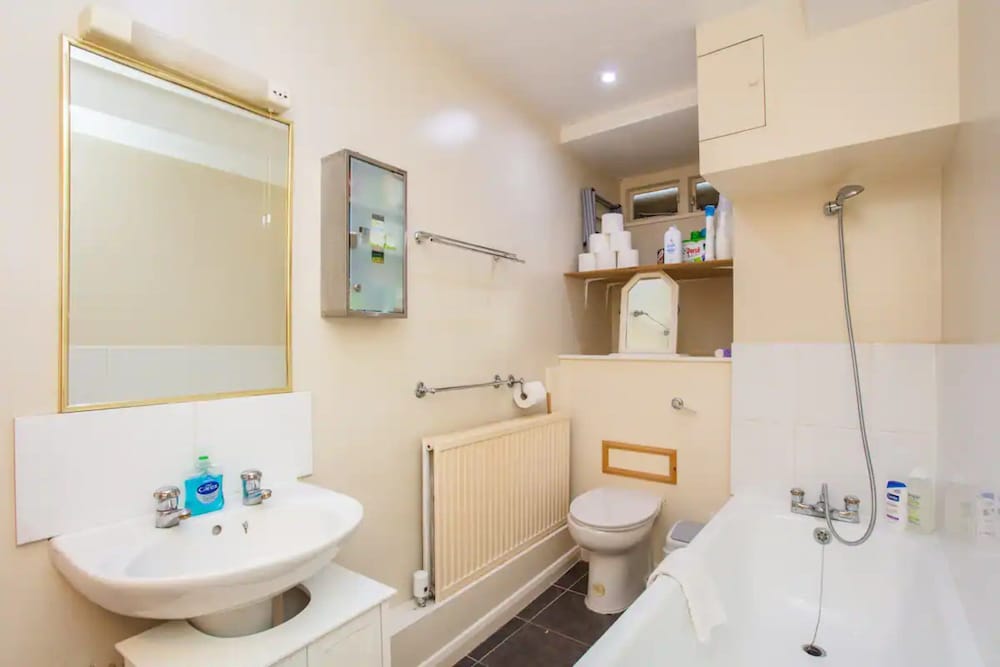 Фото Peaceful 2 Bedroom Apartment in Affluent Fulham