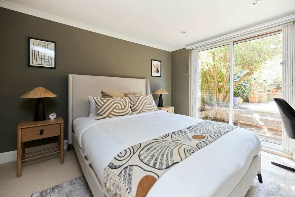 Фото The London Classic - Captivating 2bdr Flat With Garden