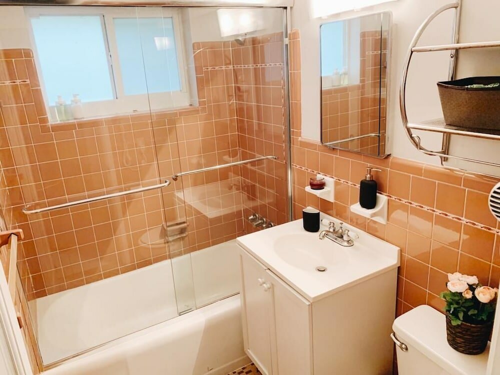 Фото Galleria Apartments by Lowkl