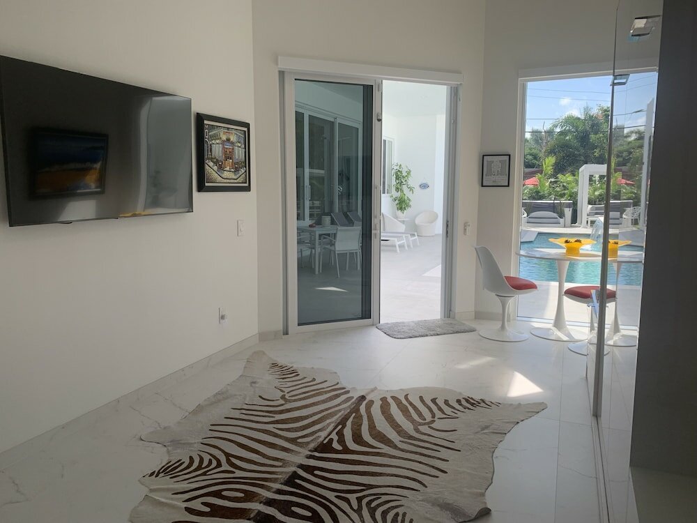 Фото Men Only Clothing Optional Guesthouse near Wilton Manors