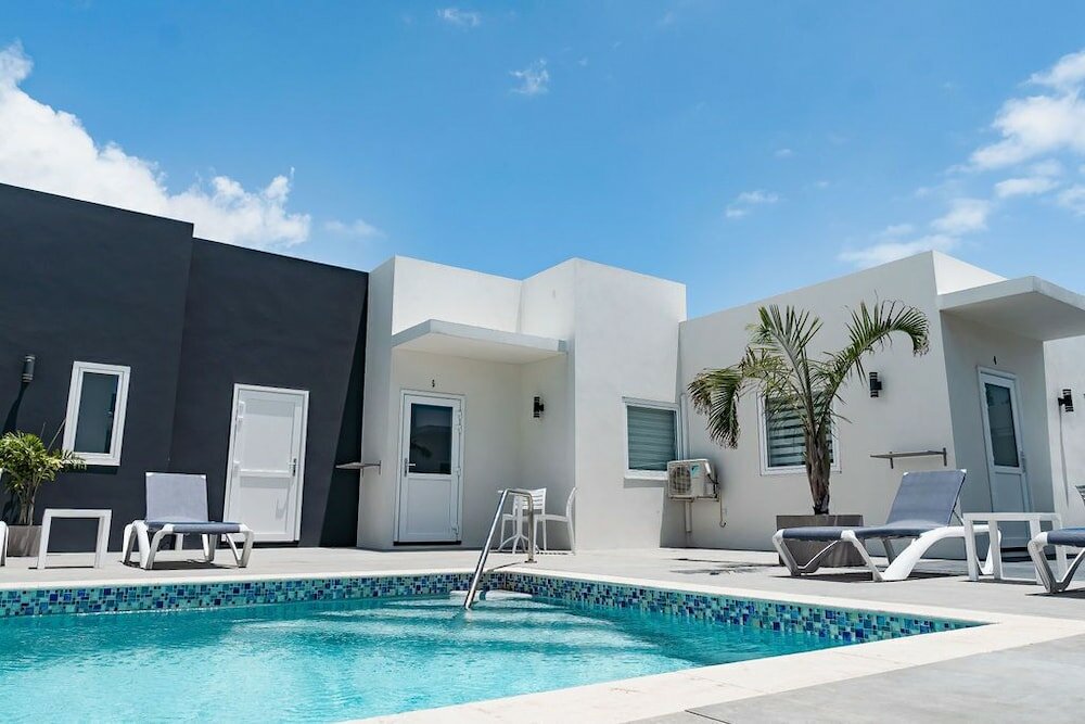 Фото The Palm Leaf Apartments