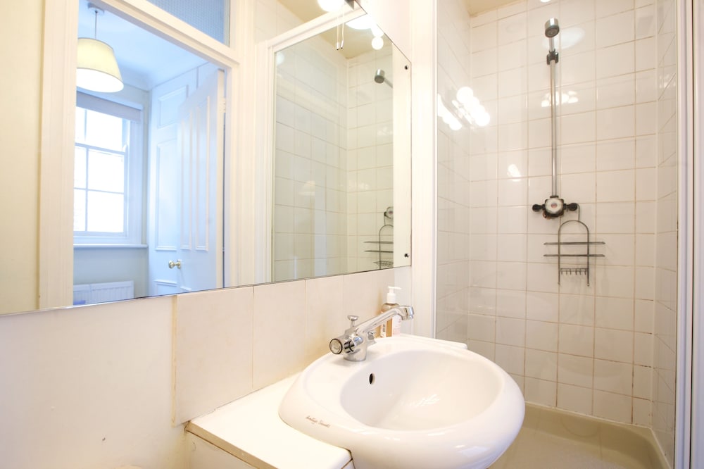 Фото Altido Luxurious 2br flat in Pimlico, near Warwick sq