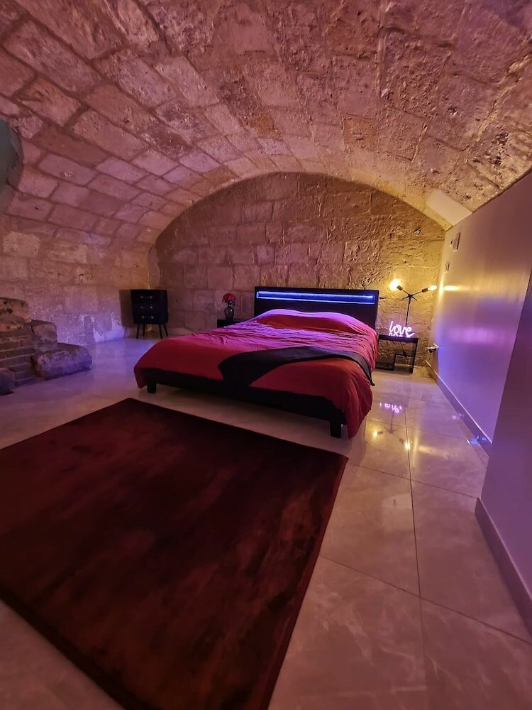 Фото La Forteresse Jacuzzi-Sauna