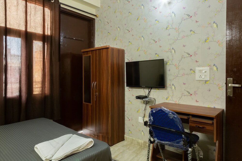 Фото Eat Sleep Wander Studio Apartments