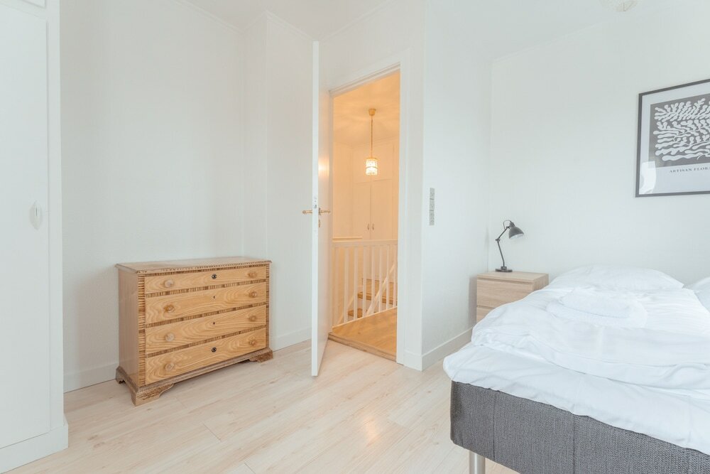 Фото Spacious 6 Bedroom Home In The Heart Of Tórshavn