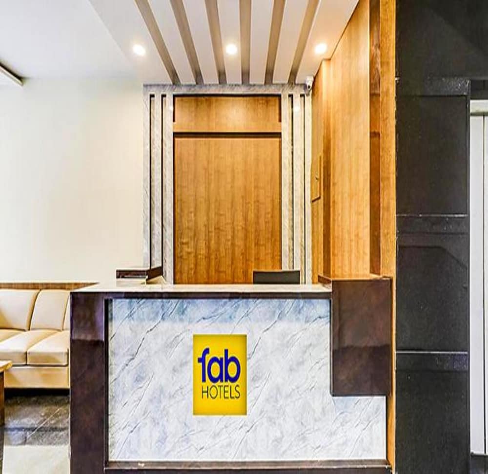 Фото Fabhotel Rove Inn & Suites