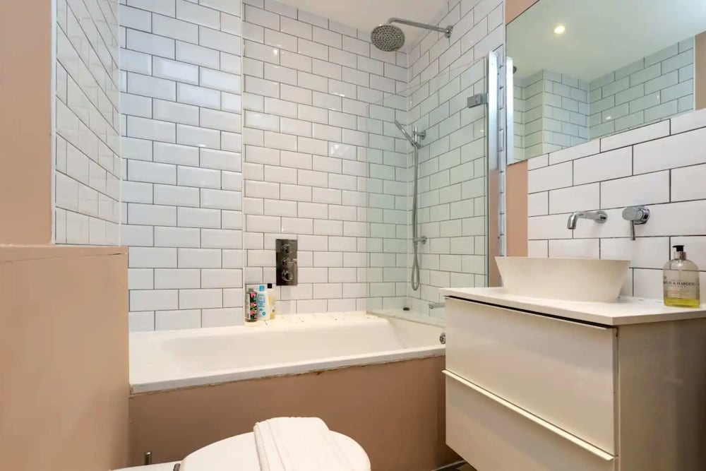 Фото Snug 2bd Flat in Ladbroke Grove