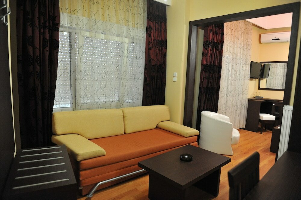 Фото Hotel Emporiko