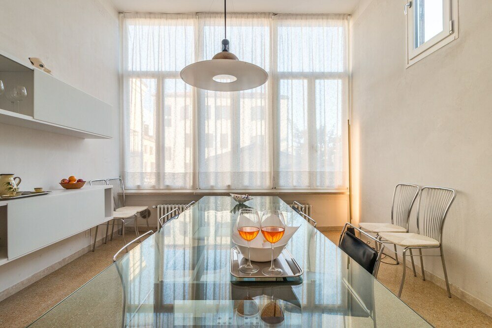 Фото Red House close to Accademia Bridge