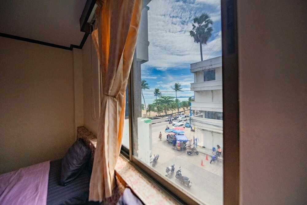 Фото Happy Jomtien - Beachfront