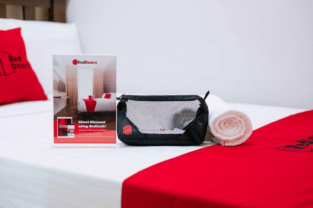 Фото RedDoorz @ Ruko ITC Roxy Mas