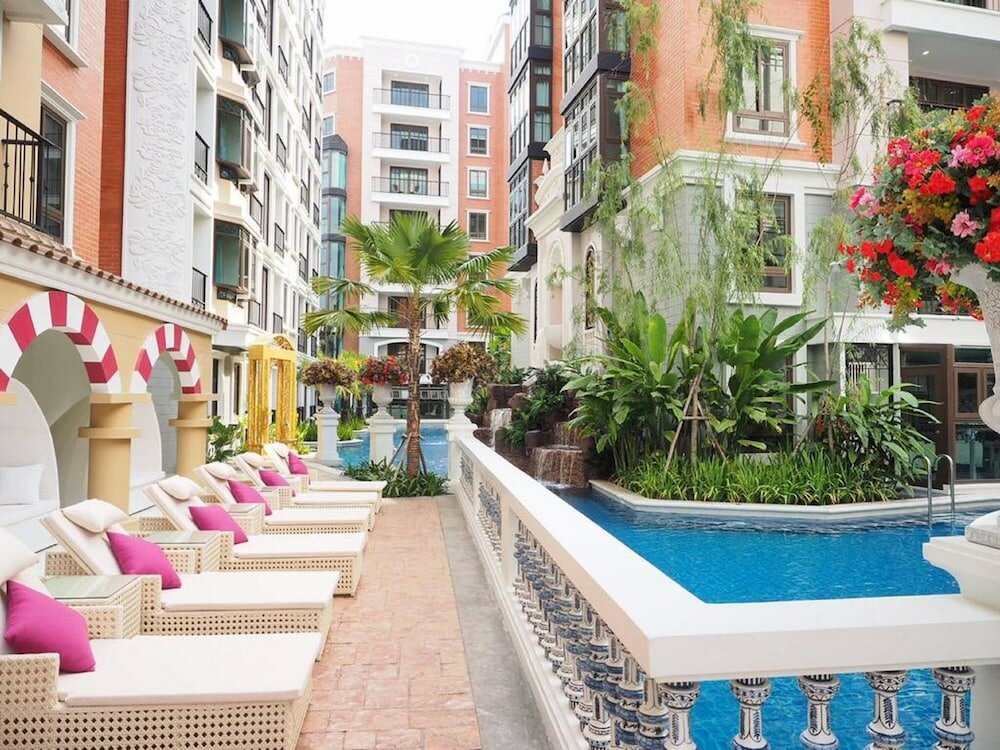 Фото Espana Condo by Som