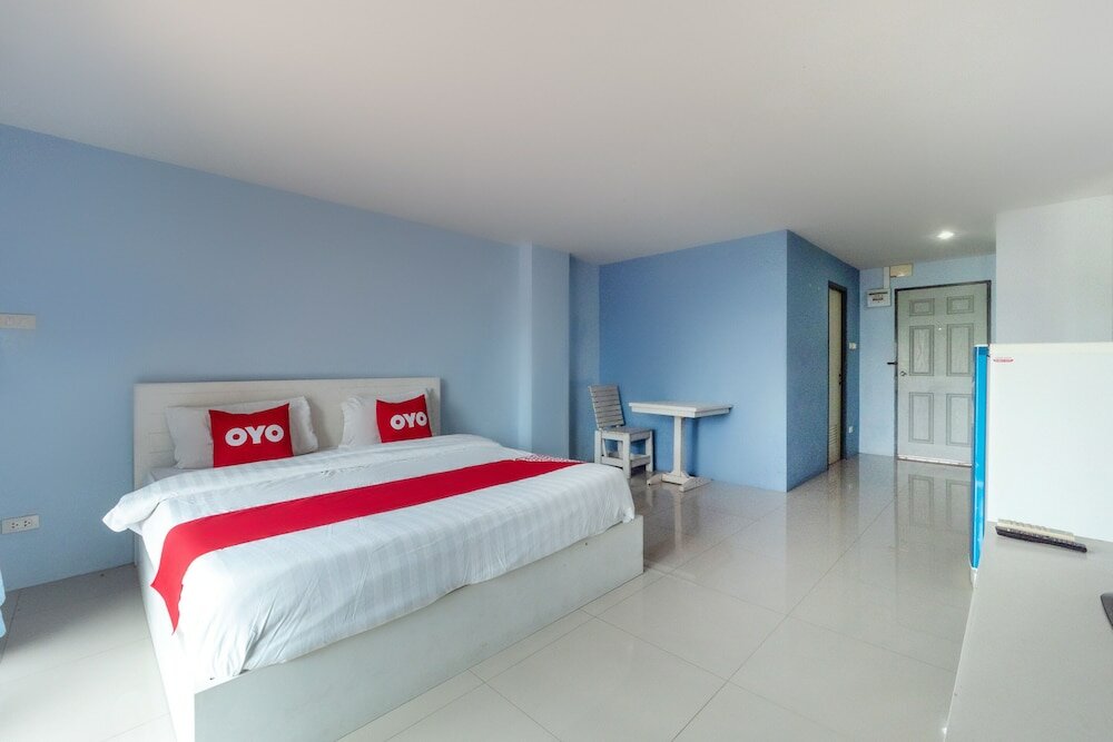 Фото Oyo 75363 V Place Apartment